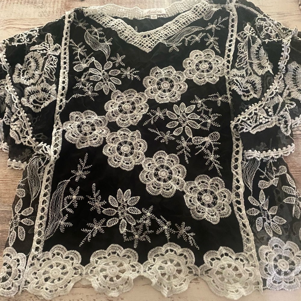 Auneliege Black White Embroidery Classy Blouse Floral Crochet Mesh Top Medium